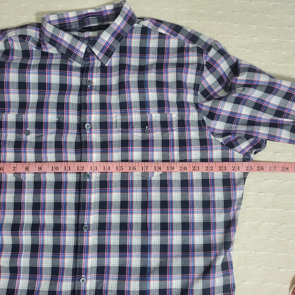 Banana‎ Republic Men's Checkered Slim Fit Shirt. Size: XL.
